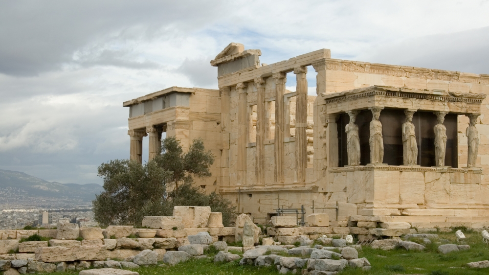 Bildet viser Akropolis, et gammelt gresk tempel i byen Athen.