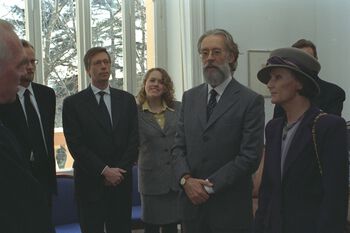 Fra høyre Dronning Sonja, daværende bestyrer Rasmus Brandt, Kristin B. Aavitsland, Einar Petterson og Lasse Hodne.
