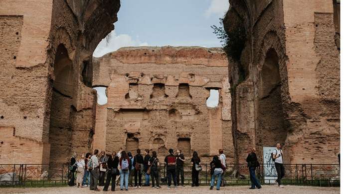 Roma, romerske bad, antikkens historie, studenter, forelesning ute