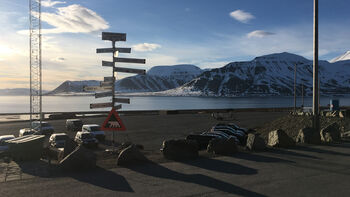 Parkinglot at Scvalbard with mountains in the distance.