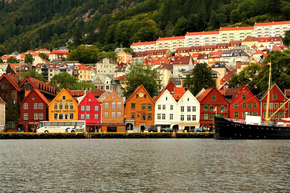 "Bryggen" in Bergen with 10-12 similar houses in bright colors in a line. 