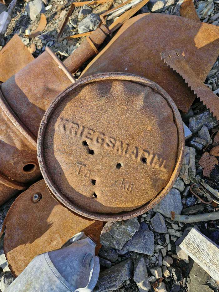 Bildet kan inneholde: brun, rust, metall.