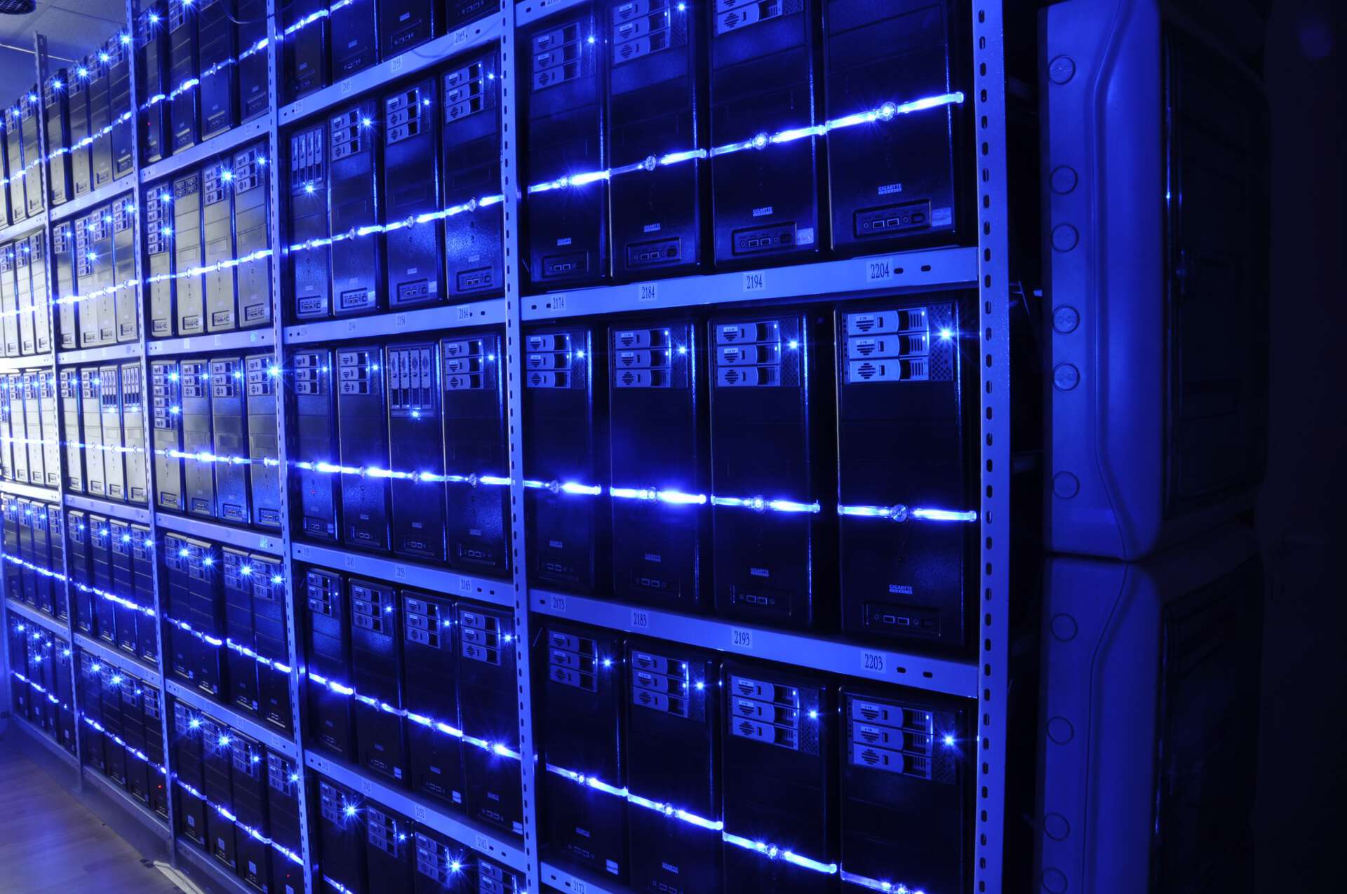 Bildet kan inneholde: elektronisk enhet, dataklynge, teknologi, server, datanettverk.
