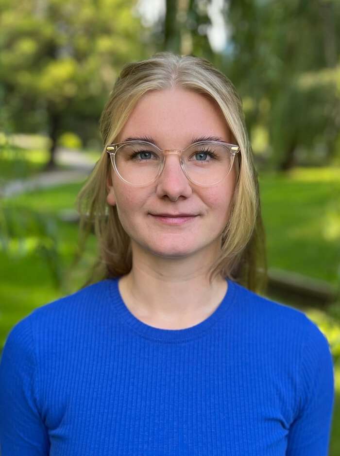 Bildet kan inneholde: klær, hake, kinn, øyenbryn, lepper.