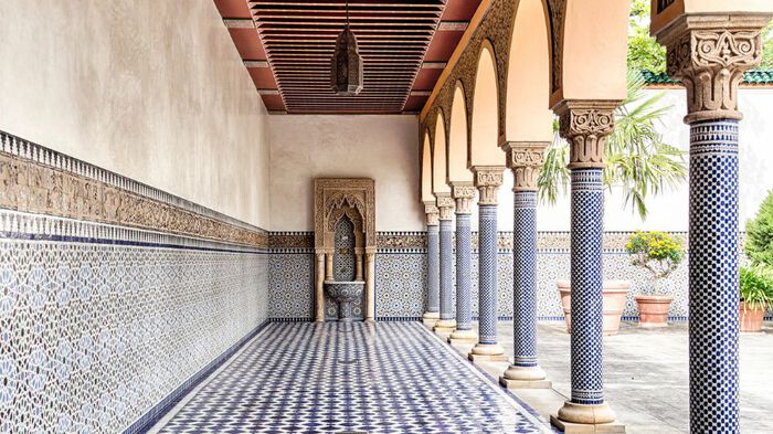 A arabic style hallway. Photo.
