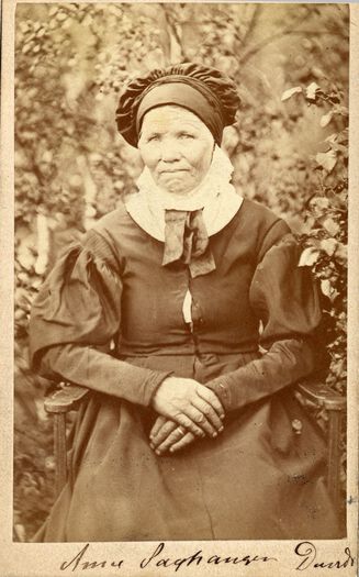 Ane Mikkelsen, plassmannskone på Saghaug, f.1816. Eventyr og viser. Ole Tob.Olsens informant.