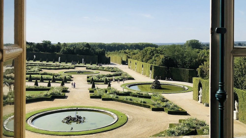 Picture of a garden at Versailles
