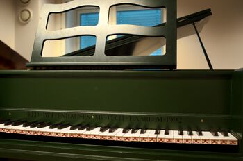 piano ,musikk instrument ,tastatur ,lys ,musikalsk keyboard.