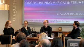 Microphone ,Table ,Human ,Public address system ,Interaction.
