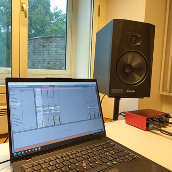 elektronisk enhet ,lydutstyr ,elektronikk ,teknologi ,høyttaler.