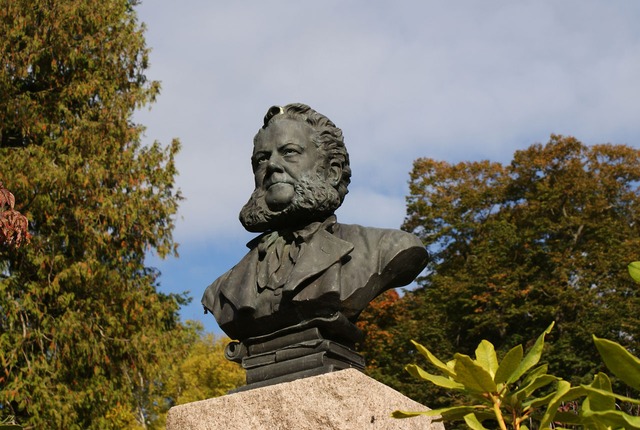Bust statue of Henrik Ibsen on a pedestal