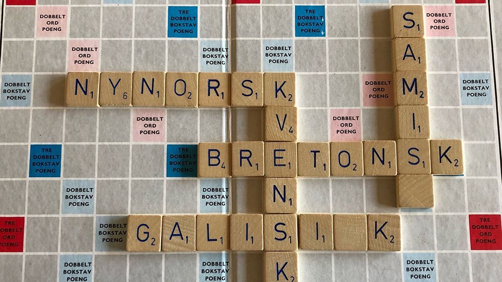 Scrabble board with the words nynorsk, kvensk, bretonsk, galisisk, samisk. 