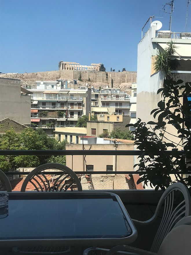 Utsikt fra takterrassen på instituttet - utsikt mot Akropolis. Foto: Thea Østerberg